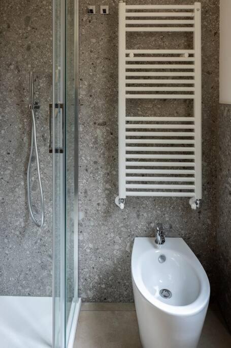Apartment Isaia - 10 Minutes From Piazza Maggiore Bologna Exterior photo